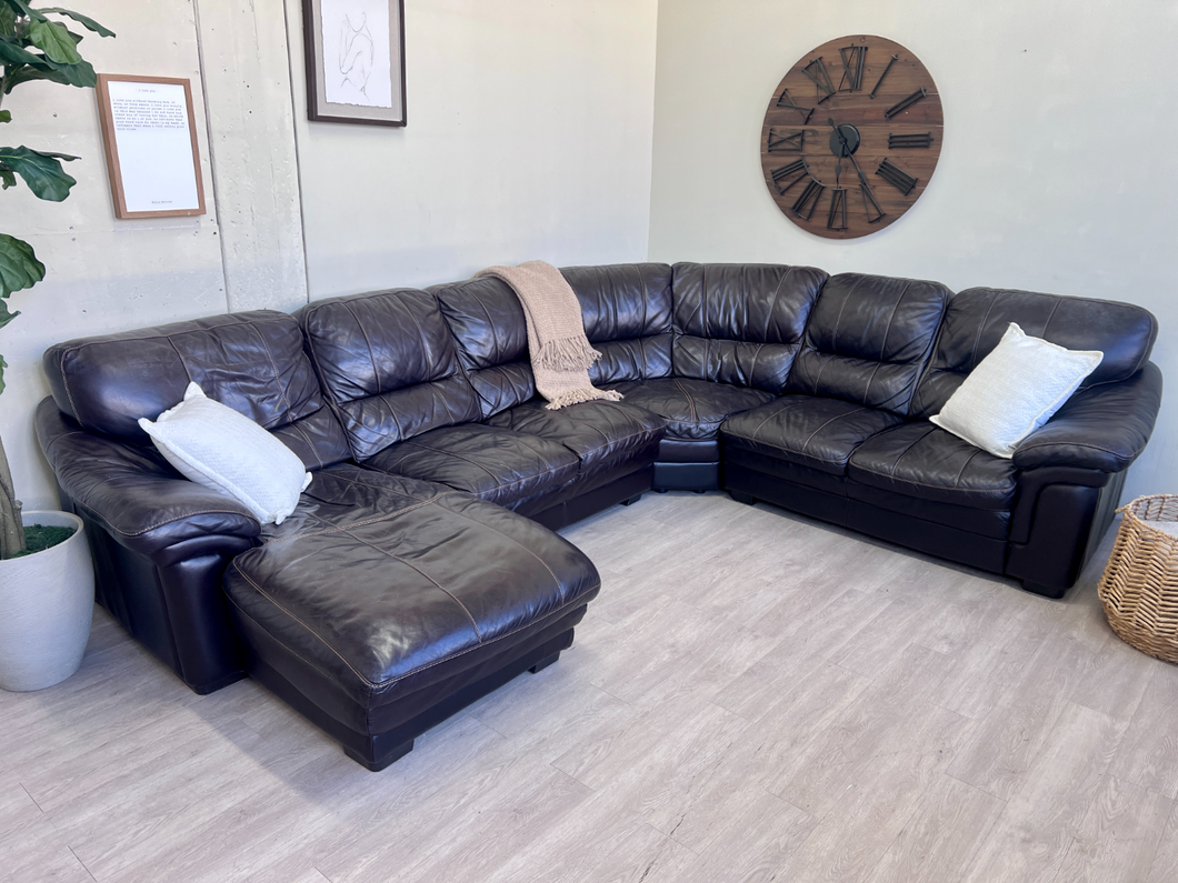 FREE DELIVERY! 🚚 - Bernie & Phyl’s Dark Brown Genuine Leather U Sectional Couch with Chaise