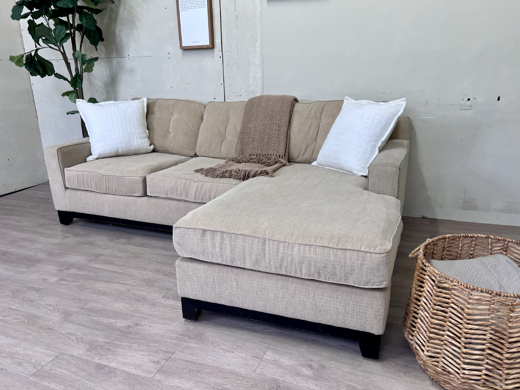 FREE DELIVERY! 🚚 - Beige Modern Tufted Sectional Couch with Reversible Chaise