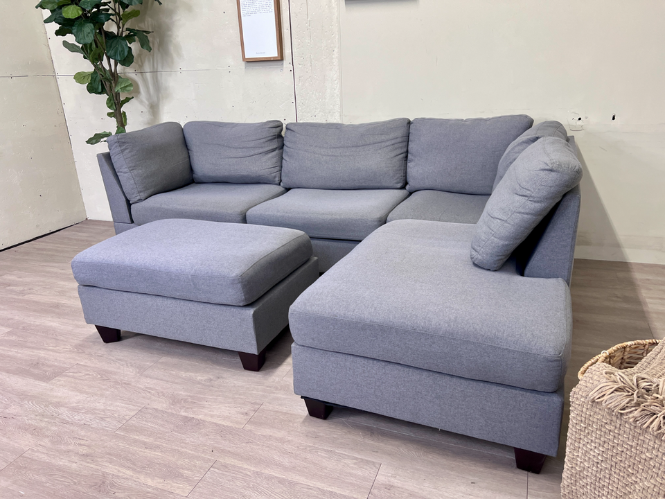 FREE DELIVERY! 🚚 - Gray Modern Sectional Couch with Chaise & Ottoman Set