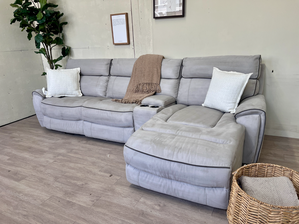 FREE DELIVERY! 🚚 - Bob’s Furniture Light Gray Electric Reclining Modular Sectional Couch with Chaise