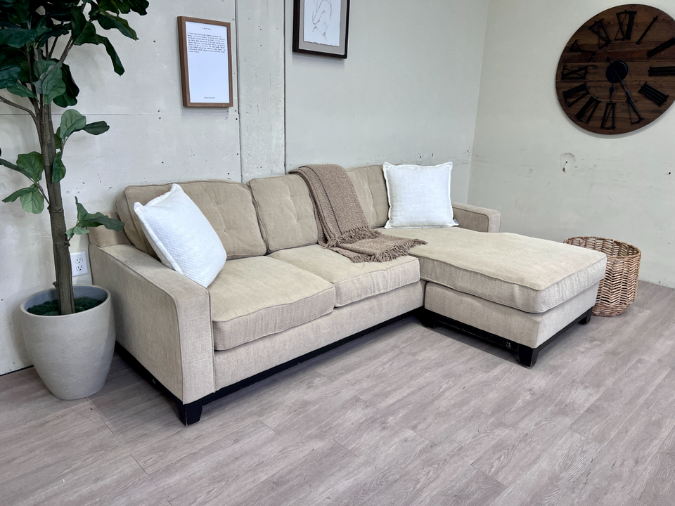 FREE DELIVERY! 🚚 - Beige Modern Tufted Sectional Couch with Reversible Chaise