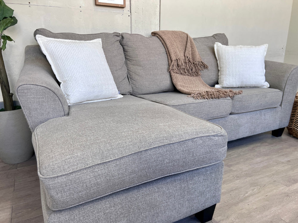 FREE DELIVERY! 🚚 - Gray Modern Sectional Couch with Reversible Chaise