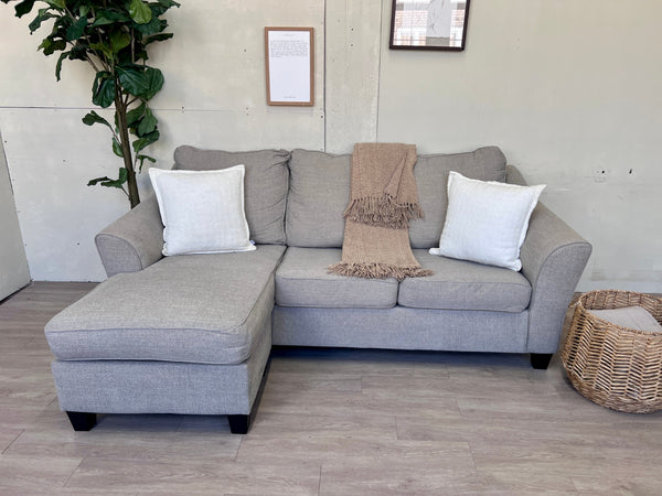 FREE DELIVERY! 🚚 - Gray Modern Sectional Couch with Reversible Chaise