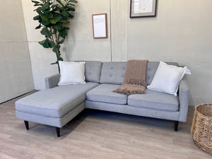 WE DELIVER! 🚚 - Light Gray MCM Tufted Sectional Couch with Reversible Chaise