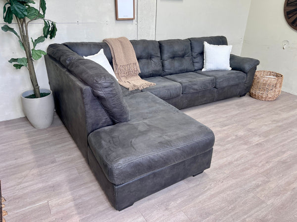 WE DELIVER! 🚚 - Greenish Gray Modern Tufted L Sectional Couch with Chaise