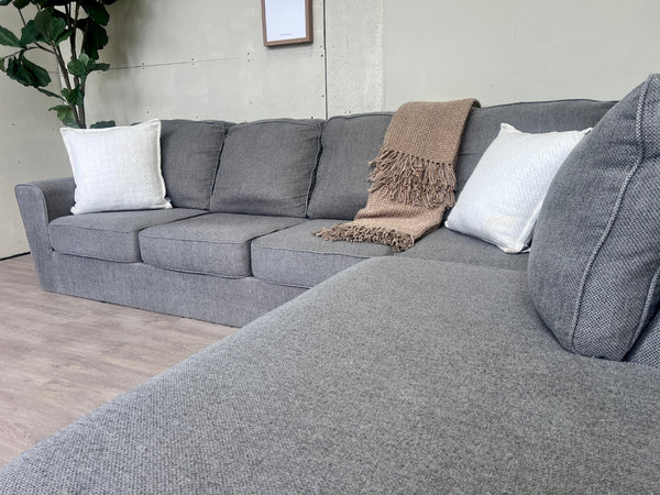 WE DELIVER! 🚚 - Light Gray Modern L Sectional Couch with Chaise - The Cozy Collection