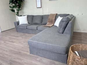 WE DELIVER! 🚚 - Light Gray Modern L Sectional Couch with Chaise - The Cozy Collection