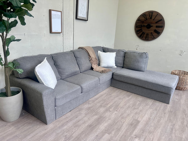 WE DELIVER! 🚚 - Light Gray Modern L Sectional Couch with Chaise - The Cozy Collection