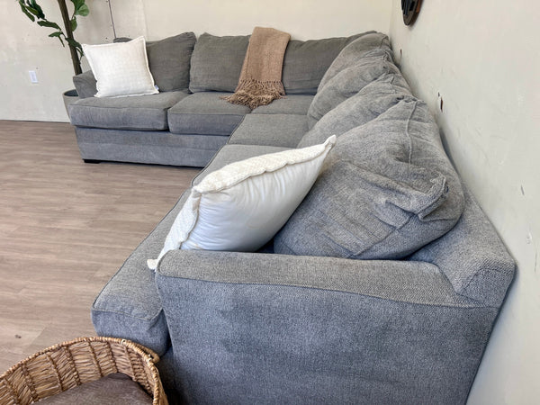Broyhill Light Gray Deep-Seated Modern L Sectional Couch