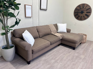 WE DELIVER! 🚚 - Green Modern L Sectional Couch with Chaise