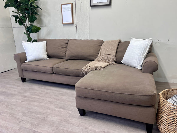 WE DELIVER! 🚚 - Green Modern L Sectional Couch with Chaise