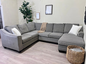Jordan’s Furniture Gray Modern U Sectional Couch with Chaise