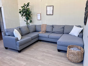 Jordan’s Furniture Gray Modern U Sectional Couch with Chaise