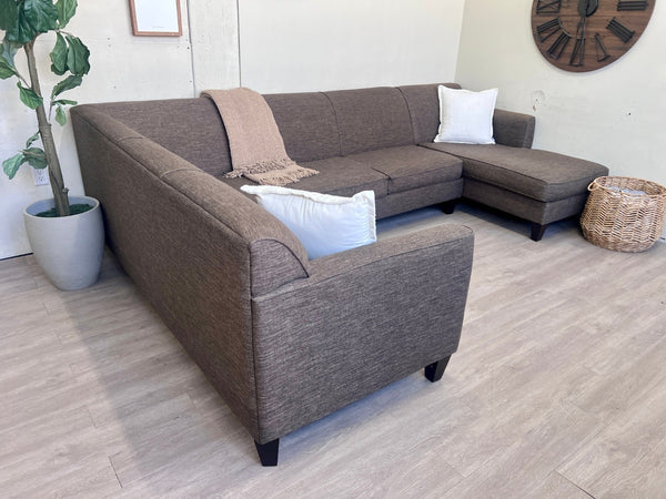 Boston Interiors Coffee Gray Modern U Sectional Couch with Chaise