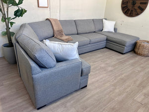 Jordan’s Furniture Modern Gray U Sectional Couch with Chaise