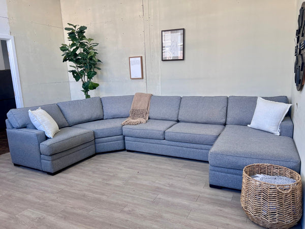 Jordan’s Furniture Modern Gray U Sectional Couch with Chaise