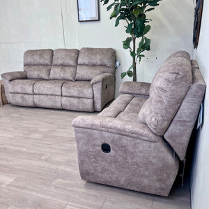 Like New La-Z-Boy "Brooks" Reclining Sofa & Loveseat Set in iClean Fabric