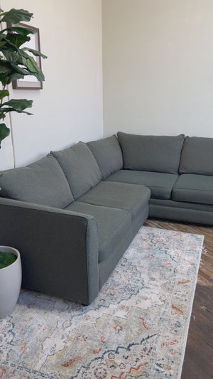 FREE DELIVERY! 🚚 - Green Sealy Sectional Couch